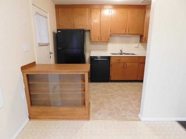 Building Photo - 4514 Navajo Dr NE