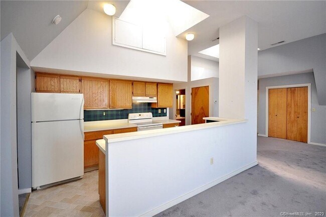 Foto del edificio - 12 Charter Oak Pl