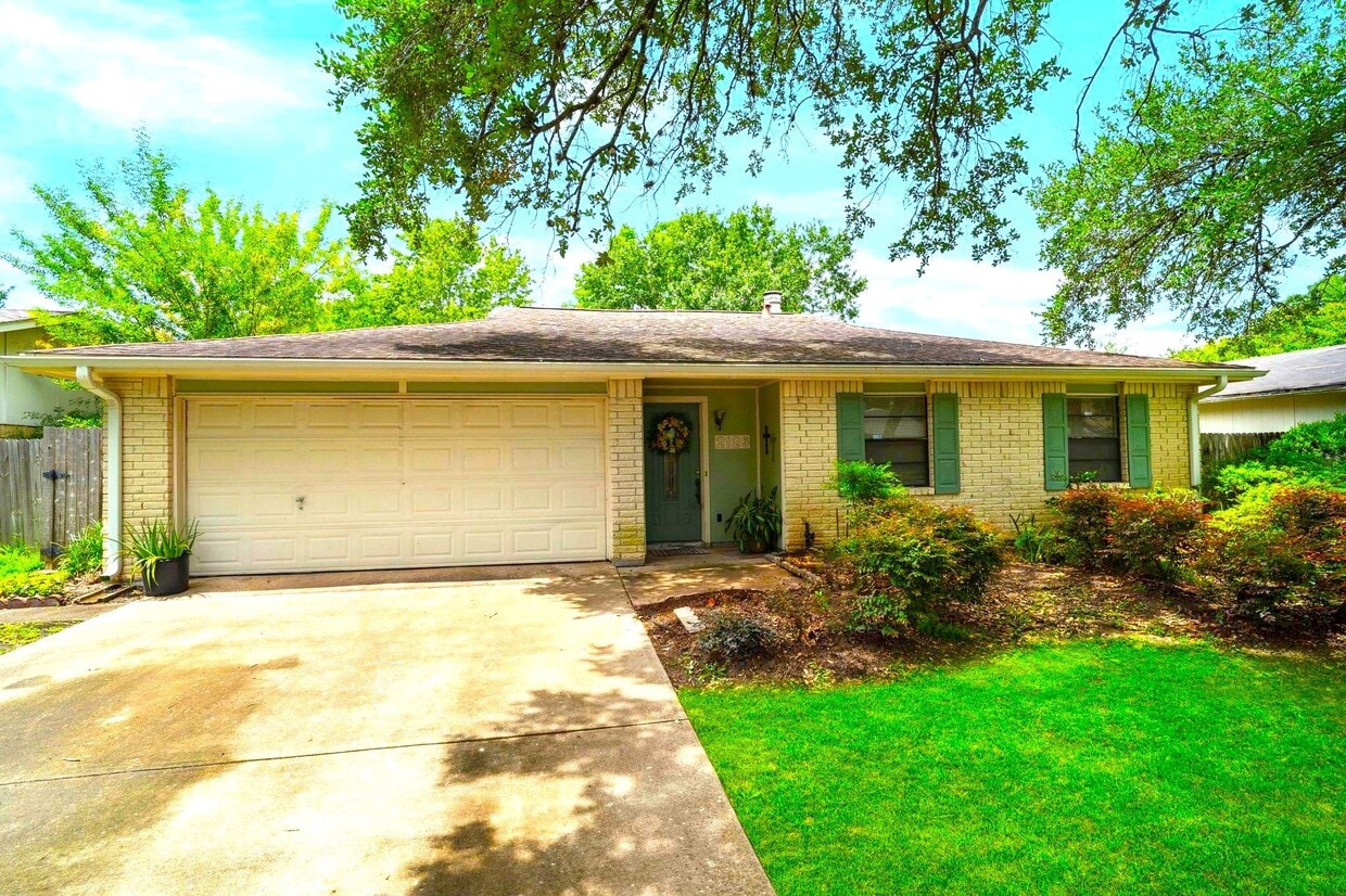 Foto principal - 2126 Turtle Creek Dr