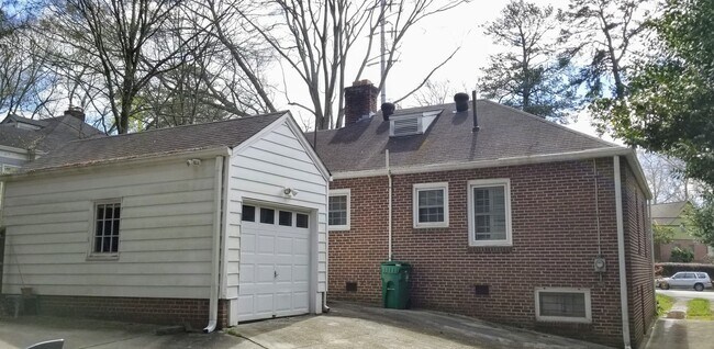 Building Photo - 3 bedroom 1 Bathroom House