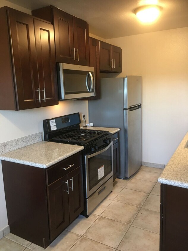 Foto principal - 938 Temple Ave
