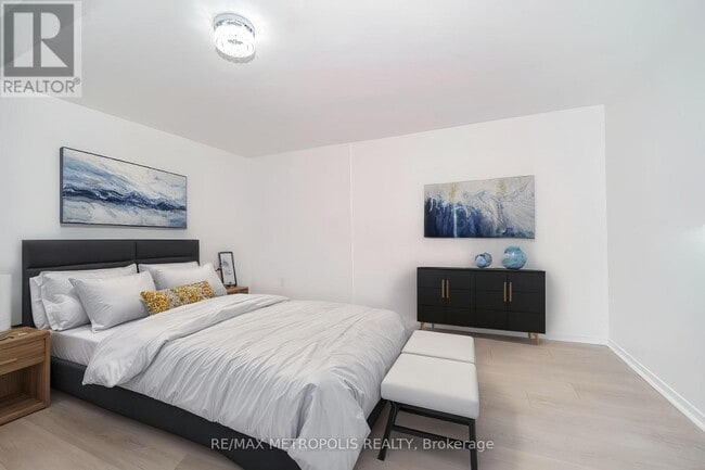 Building Photo - 1001 Bay St.