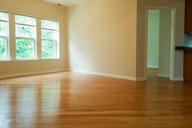 Foto del edificio - 4360 W Wilson Ave