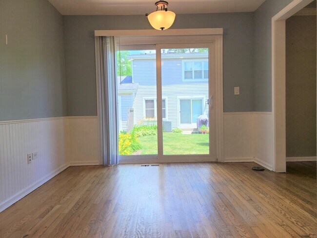 Building Photo - 2155 Abbeywood Ct