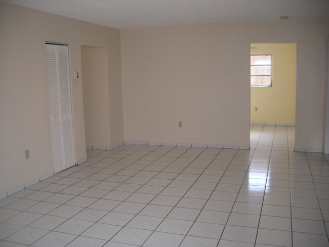 Foto del edificio - 865 SE 10th St