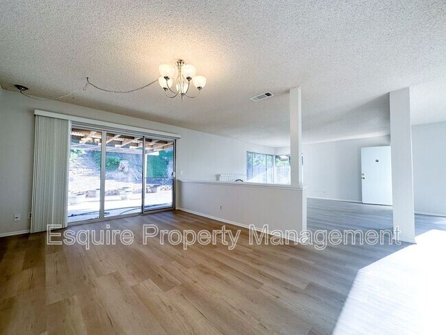 Building Photo - 5191 Laurel Park Dr