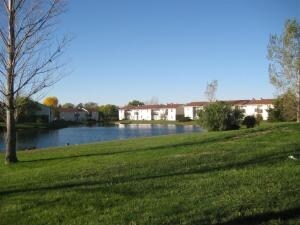 Primary Photo - Lakeside Apartments