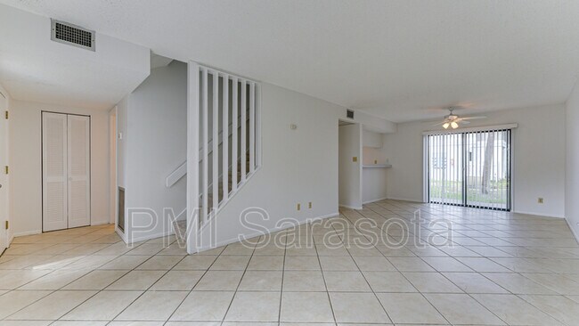 Building Photo - 4001 S Beneva Rd