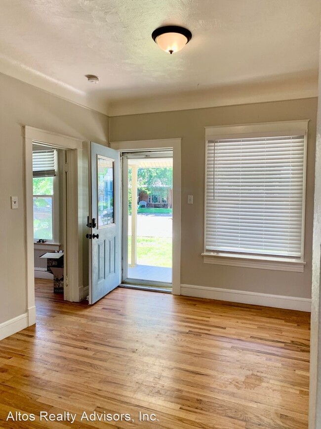Foto del edificio - 1 br, 1 bath House - 5937 S Hill St