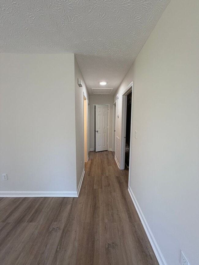 Building Photo - 121 Clyde Dr