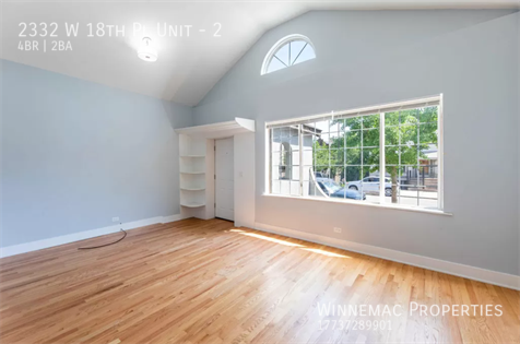 Foto del edificio - 2332 W 18th Pl