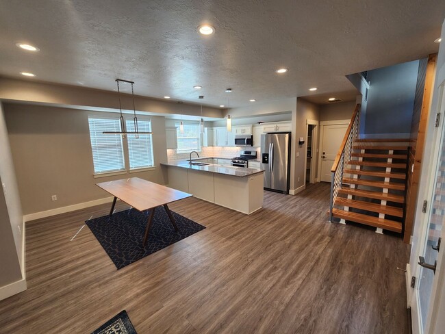 Foto del edificio - Gorgeous 4 Bedroom Home in Ogden