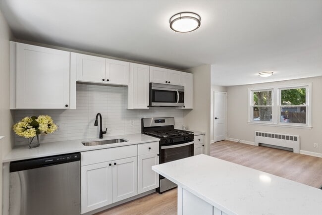 Building Photo - 15 Genetti St