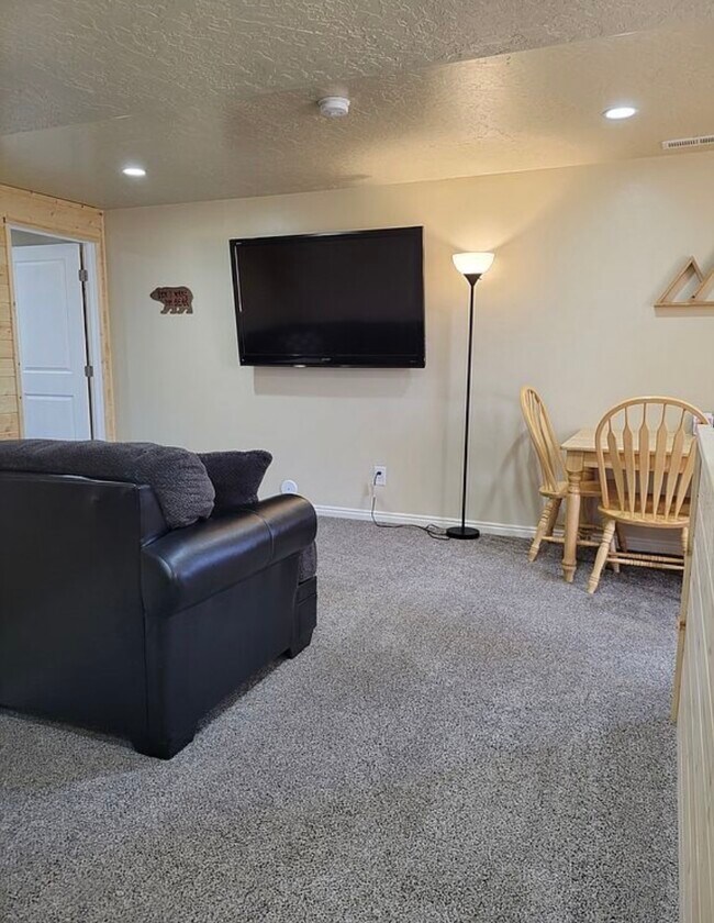 Building Photo - 317 S Silverstone Ln