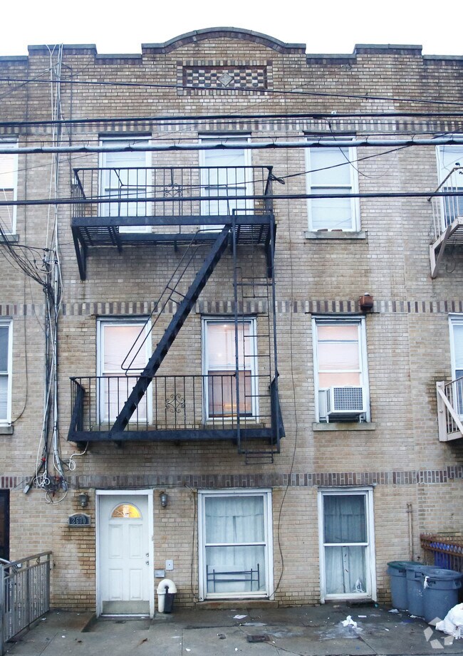 Building Photo - 2630 Harway Ave