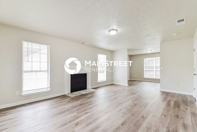 Foto del edificio - 3 Bedroom Pet-Friendly Home in Riverdale, GA with Main Street Renewal