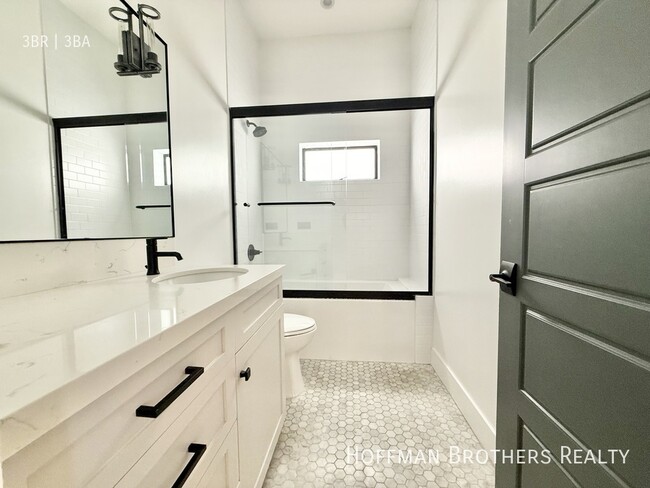 Foto del edificio - 1249 S Plymouth Blvd