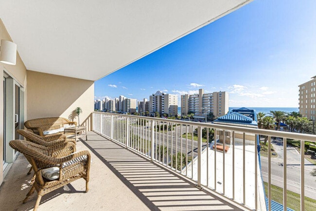 Foto del edificio - 1010 W Beach Blvd
