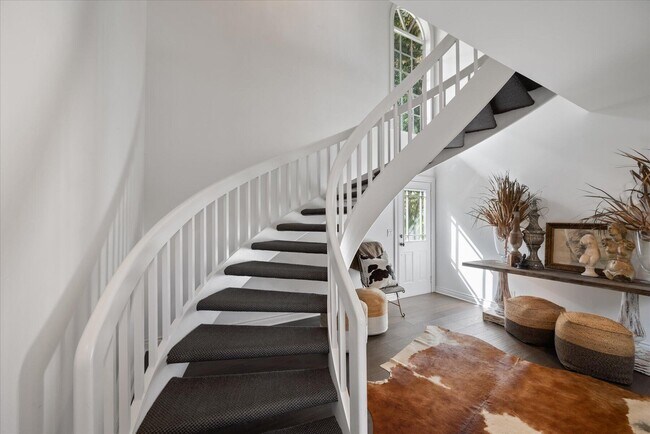 Building Photo - 11823 Pebblewood Dr