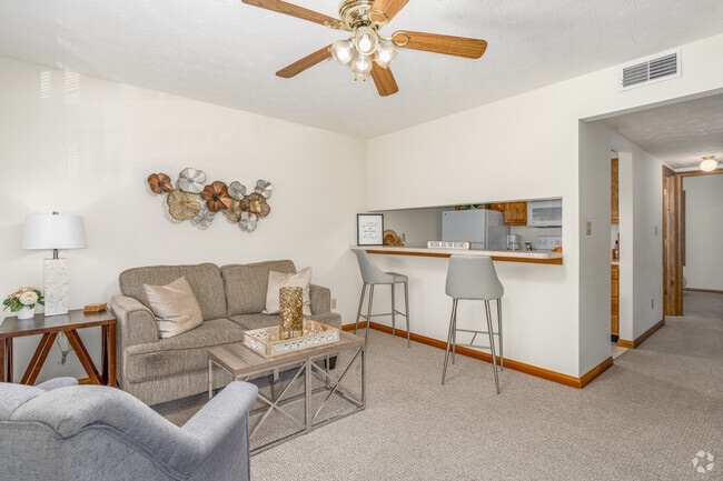 1BR, 1BA - 516 SF - Living Room - Garden Park Apartments