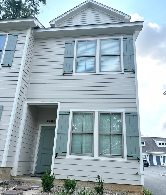 Building Photo - 1327 N Bronough St