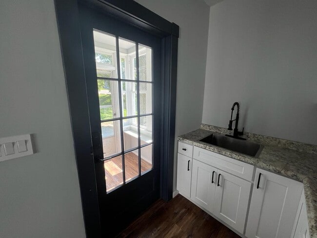 Foto del edificio - 713 Baldwin St