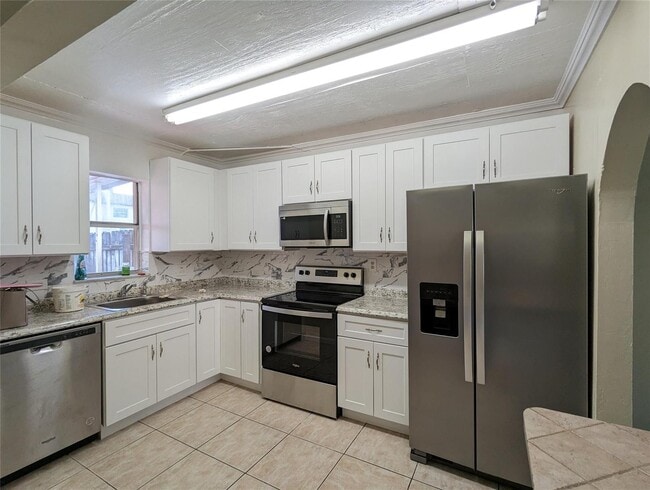 Building Photo - 6606 SW 41st St