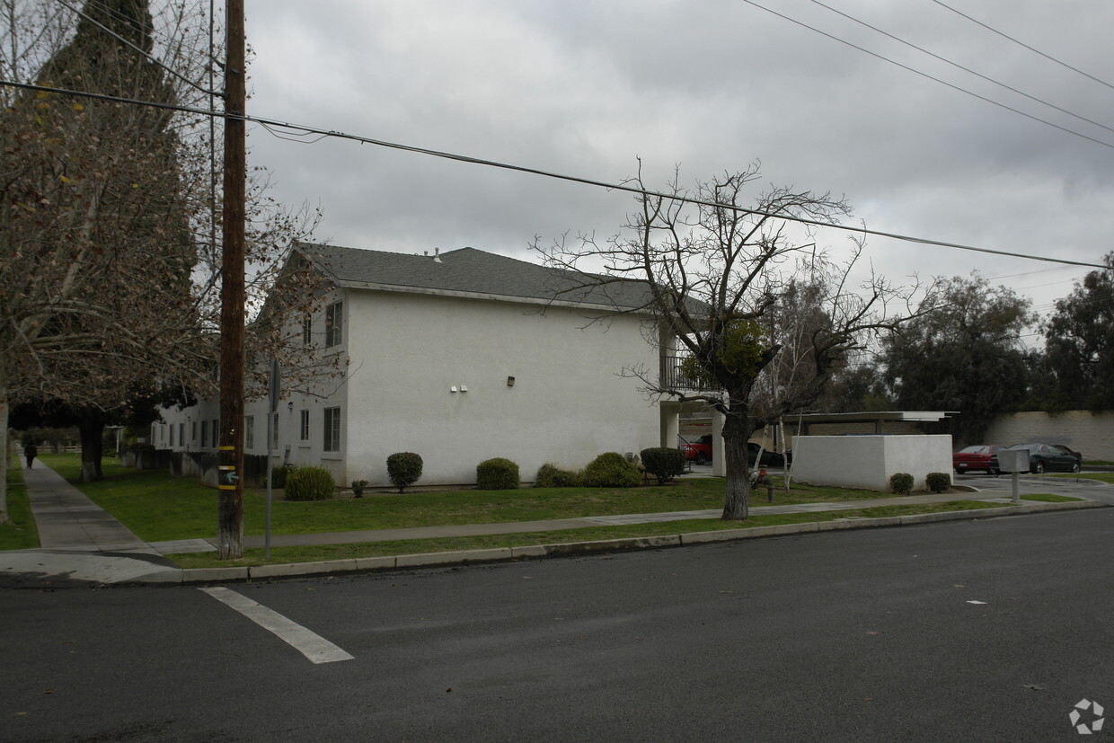 Building Photo - Cedarwood Apartments