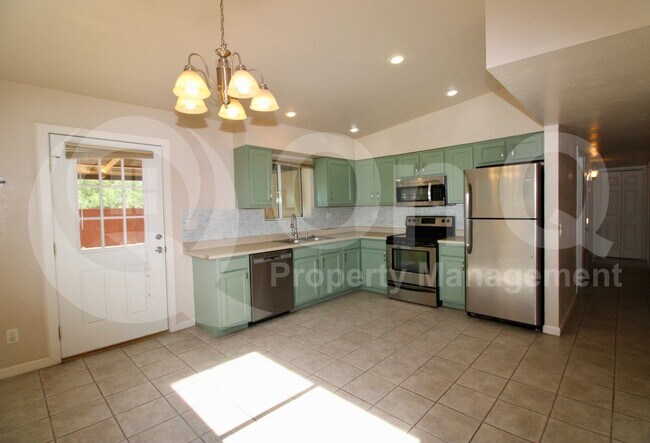 Foto del edificio - 4043 E Deseret Dr