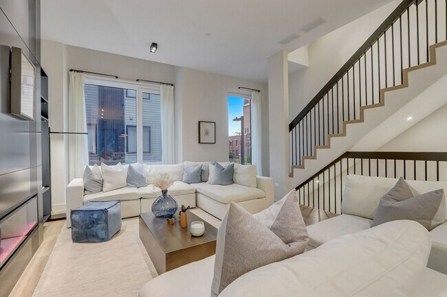 Foto del edificio - 4230 W Belmont Ave
