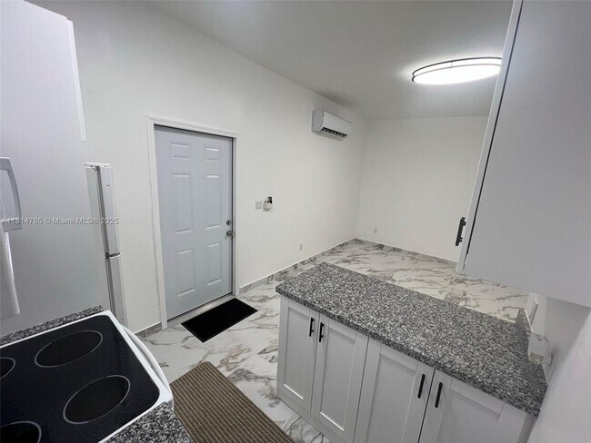 Foto del edificio - 1720 NW 180th Terrace