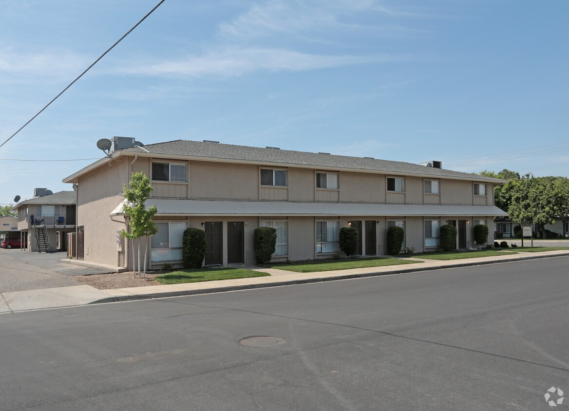 911 Minnewawa Ave, Clovis, CA 93612 Apartments in Clovis, CA