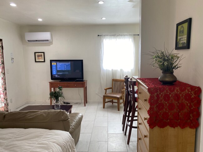 Foto del edificio - 15338 Hart St