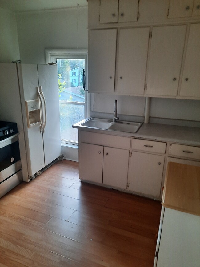 kitchen - 219 S Main St