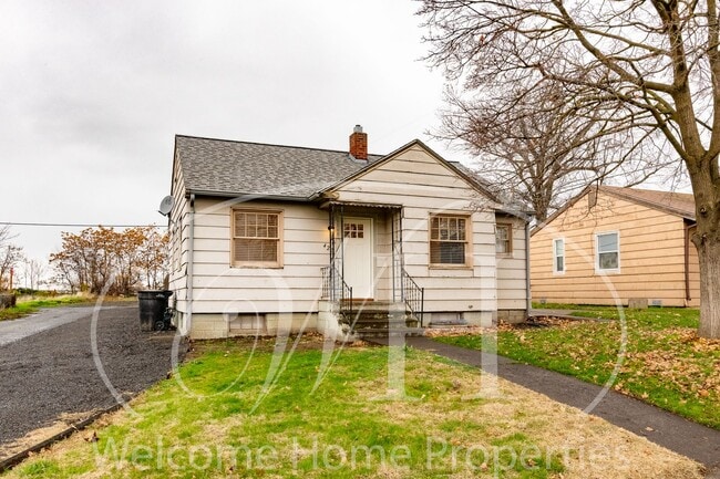 Building Photo - 427 E Pine St