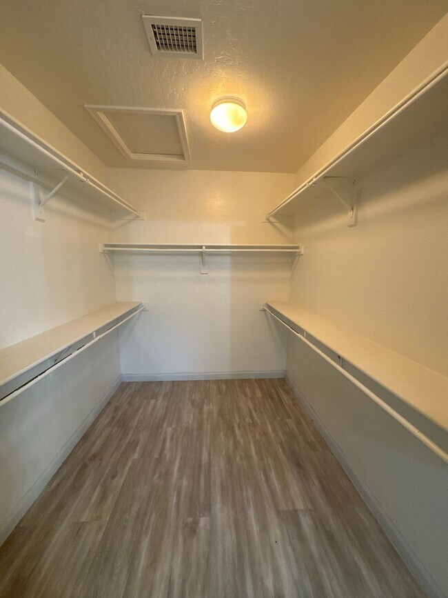 Foto del edificio - Upgraded home in Glendale with Pool