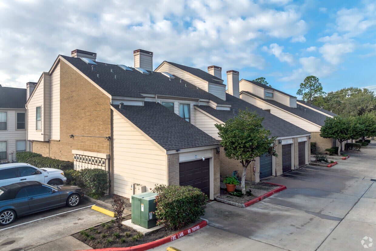 Foto principal - Oaks on Kirkwood Condominiums