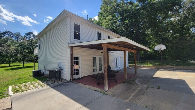 Building Photo - 3 Bed, 3 Bath Home in Fountain Inn Available