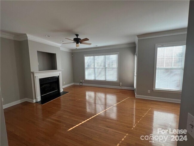 Building Photo - 4730 Hunter Crest Ln