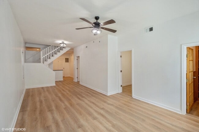 Building Photo - 1240 N Greenview Ave