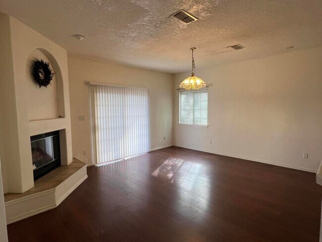 Foto del edificio - 7316 Peregrine Rd NE