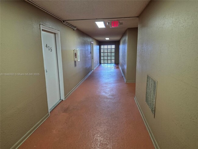 Foto del edificio - 6950 W 6th Ave
