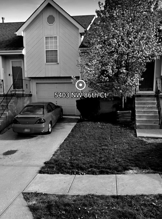 Building Photo - 5401 NW 86th Ct