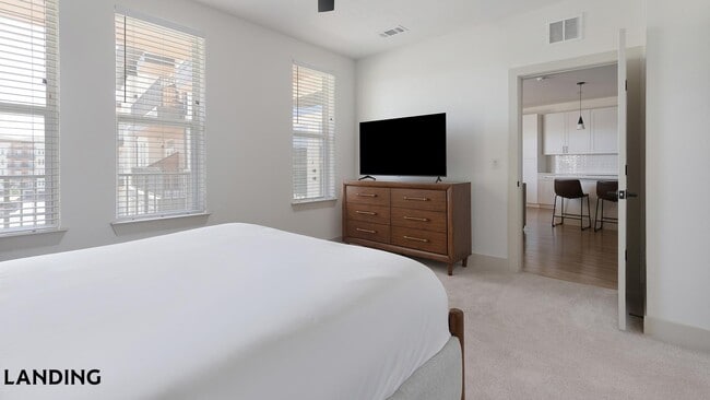 Building Photo - 18111 La Cantera Terrace