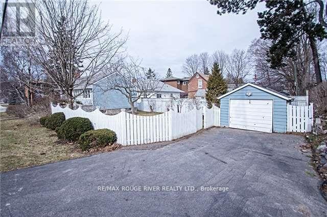 Photo du bâtiment - 200 Trent St E