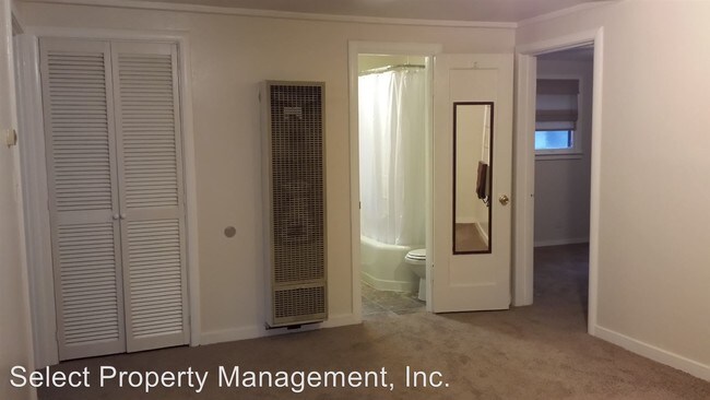 Building Photo - 5807 Wildwood Ln