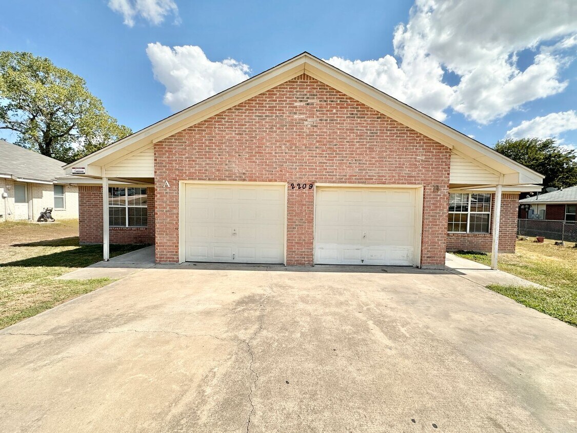 Primary Photo - 2209 Indian Trail