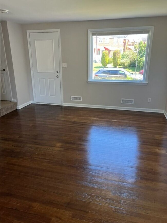Foto del edificio - Brink Townhome/Row home in Dundalk
