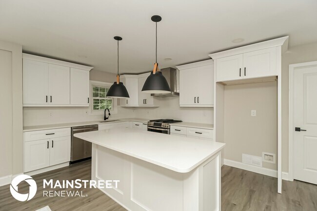 Building Photo - 590 Oriole Dr SE