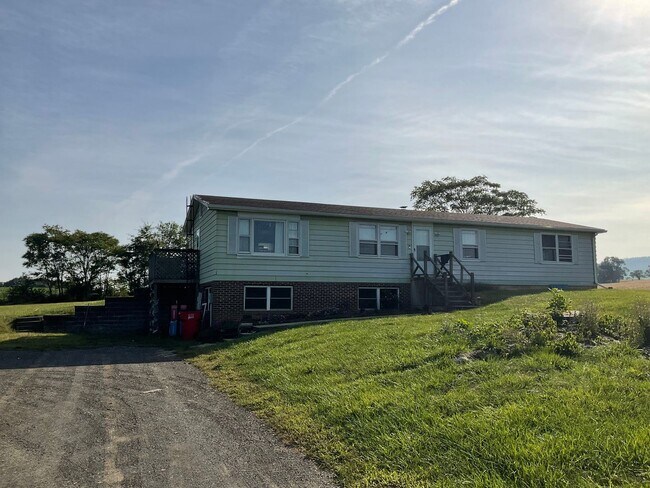 Foto del edificio - 3 br, 1.5 bath House - 115 HIGH MOUNTAIN ROAD